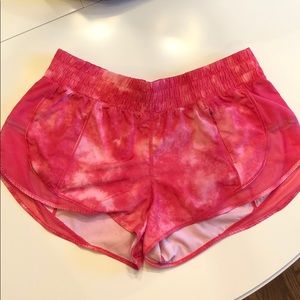 Lulu lemon hotty hot short 2.5”